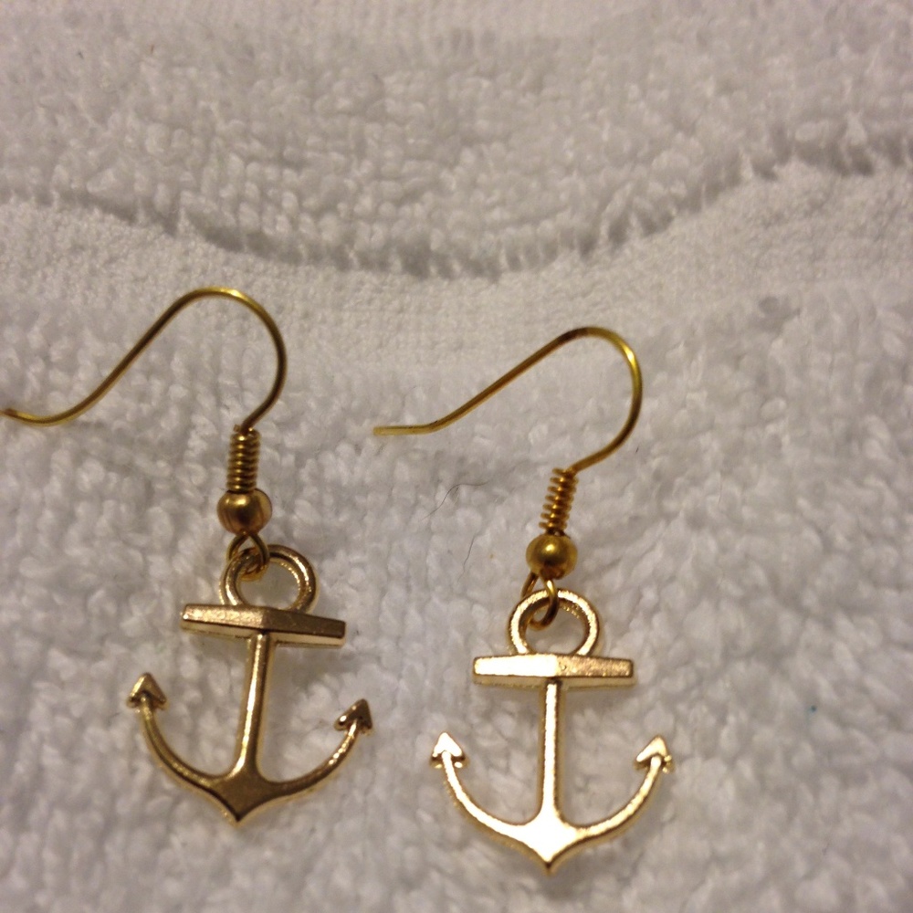 GOLD COLORED ANCHOR EARRINGS NEW